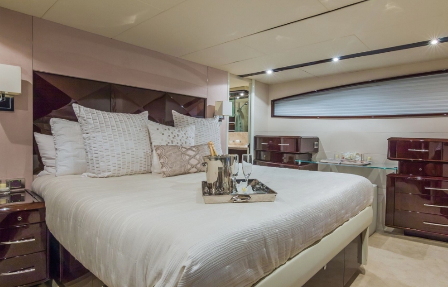 Crewed Motor Yacht CARPE DIEM photo 6