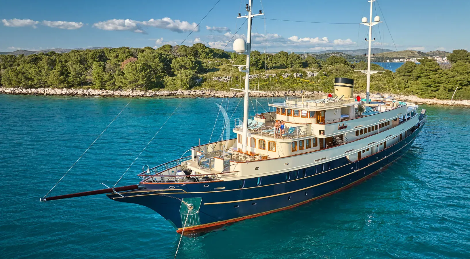 Crewed Motor Yacht CASABLANCA photo 3