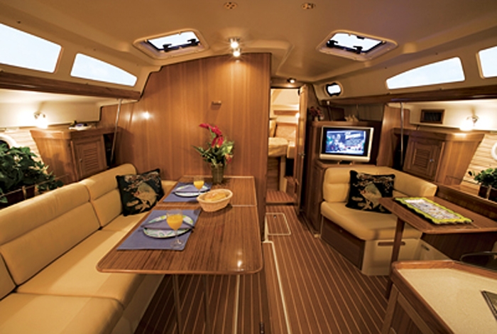 Bareboat Sailing Yacht Catalina 375 photo 3