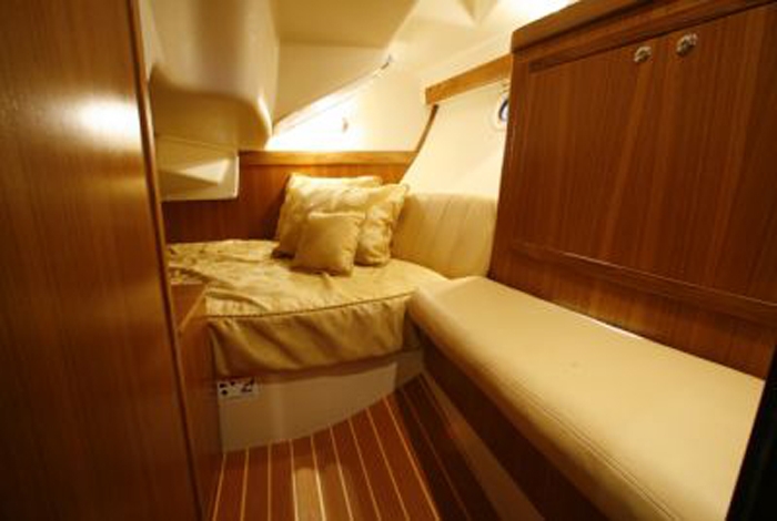 Bareboat Sailing Yacht Catalina 375 photo 6