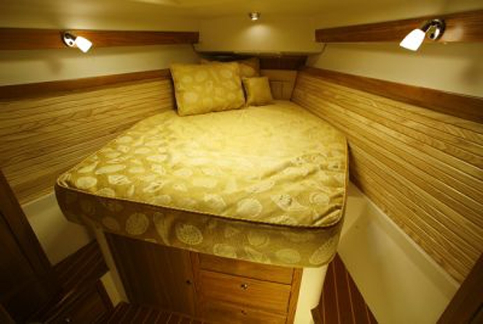 Bareboat Sailing Yacht Catalina 375 photo 8