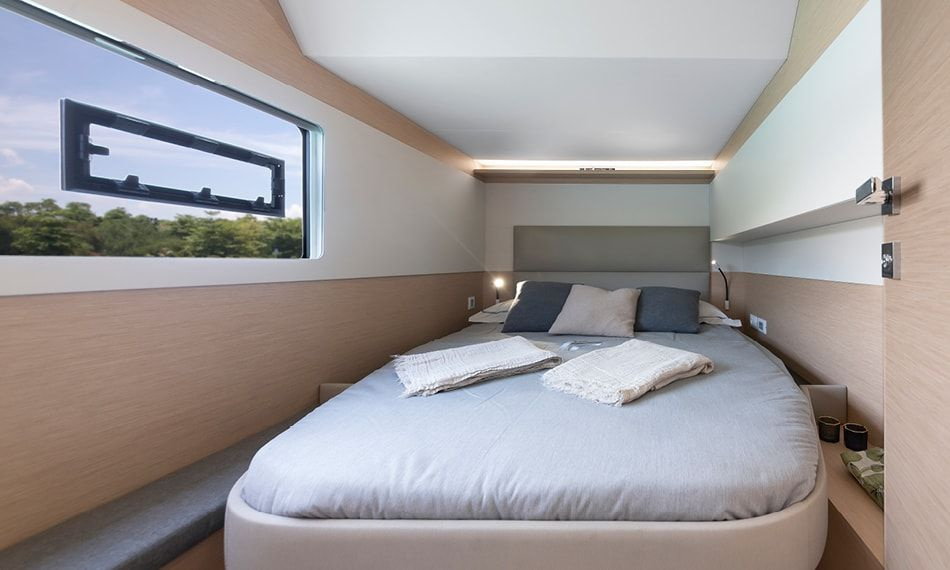 Bareboat Power Catamaran Fountaine Pajot MY 40 photo 7