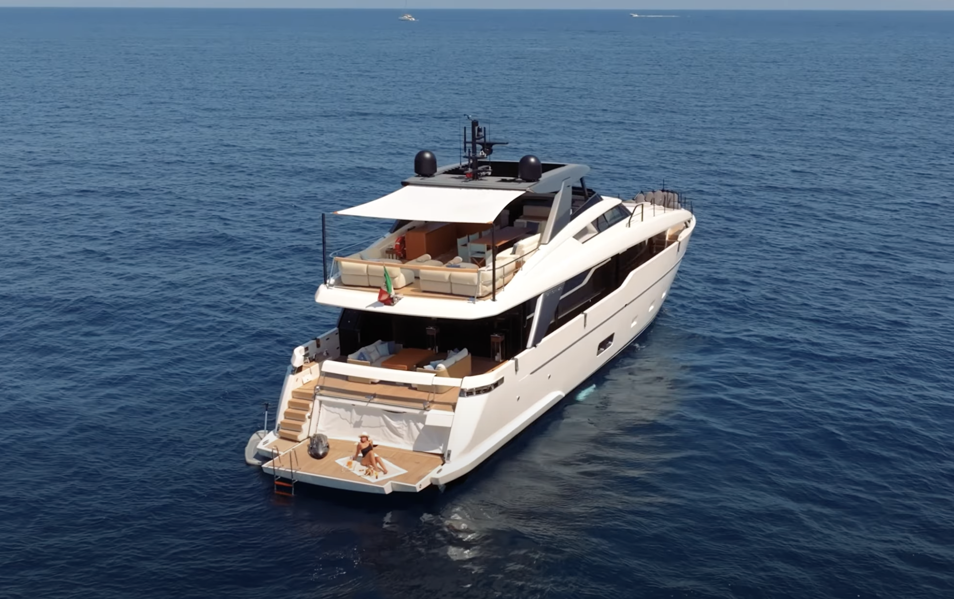 Luxury Crewed Motor Yacht CATCH ME photo 4