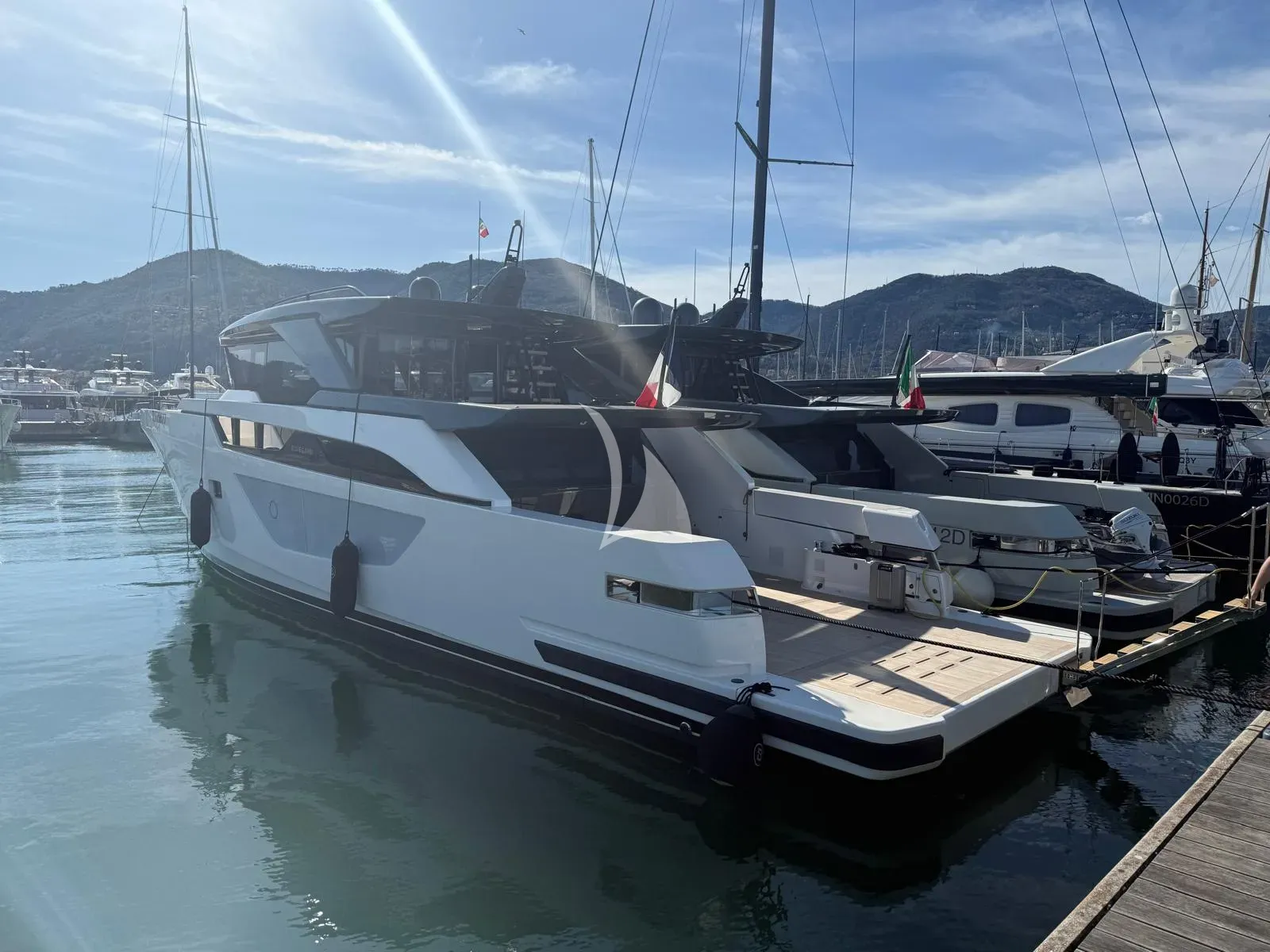 Crewed Motor Yacht CC photo 3