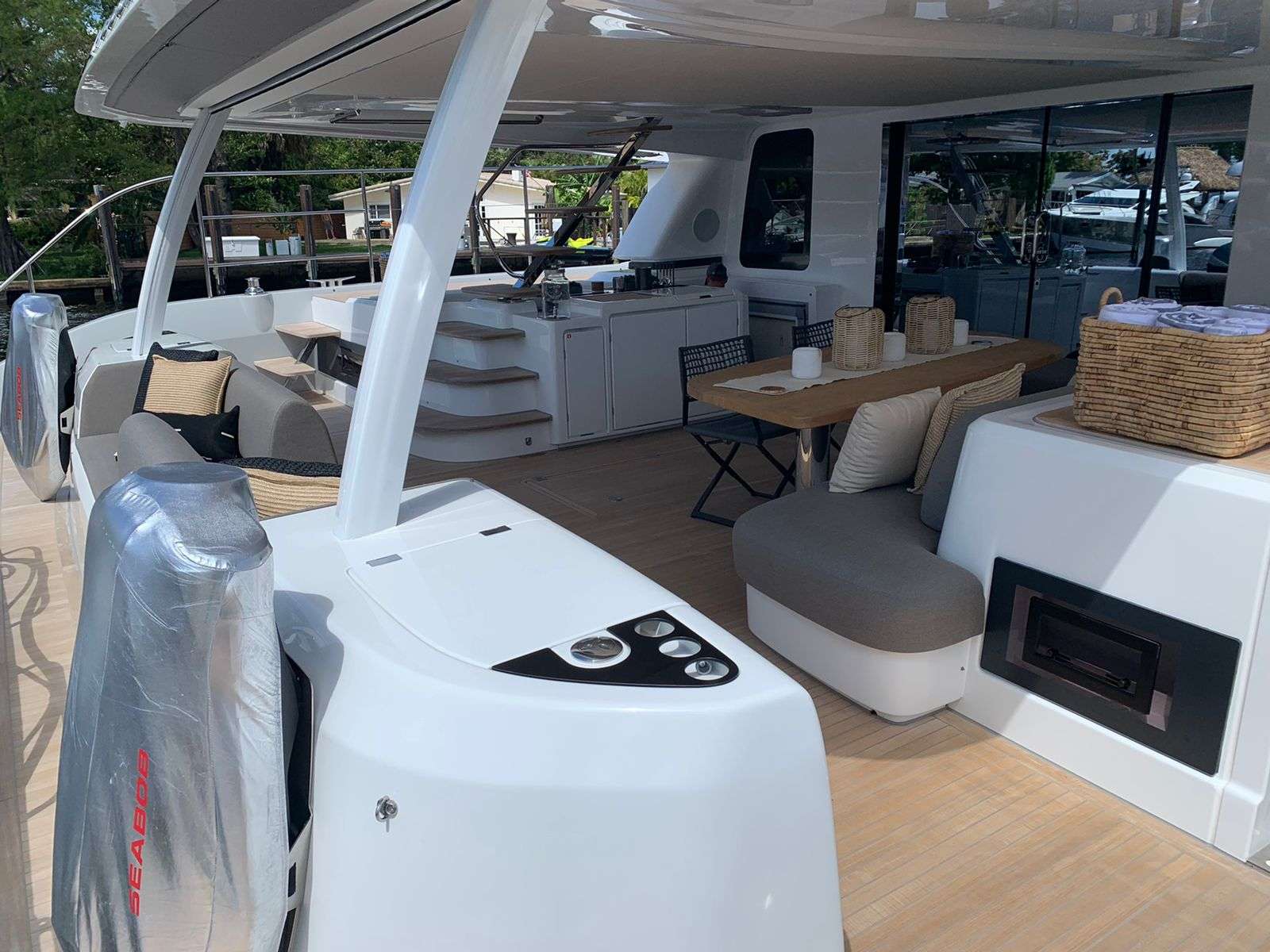 Crewed Power Catamaran CEST LA VIE photo 6