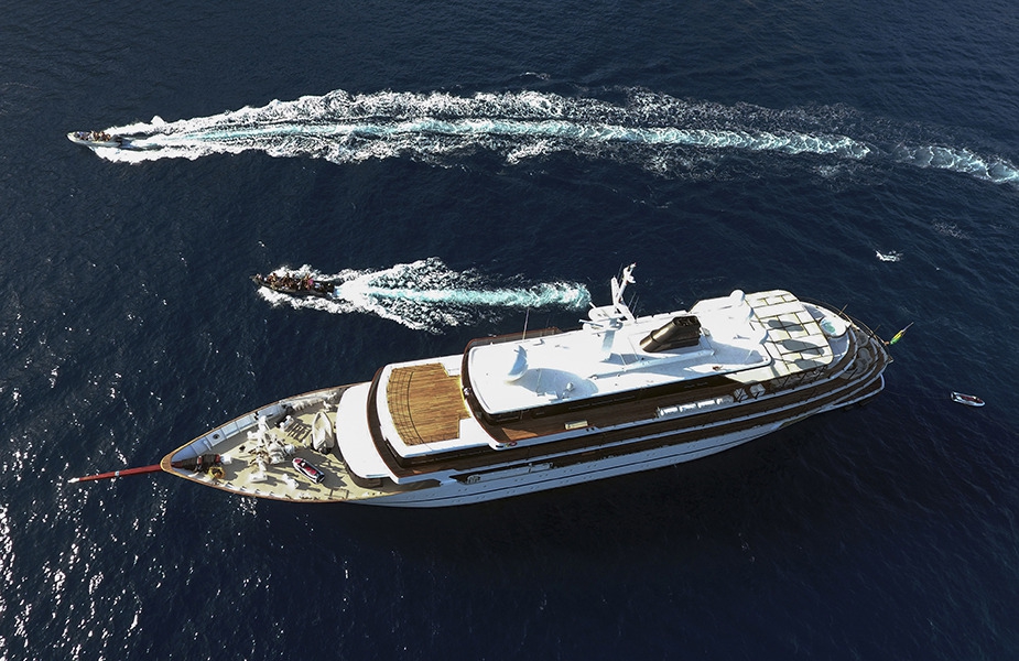 Luxury Crewed Motor Yacht CHAKRA photo 6