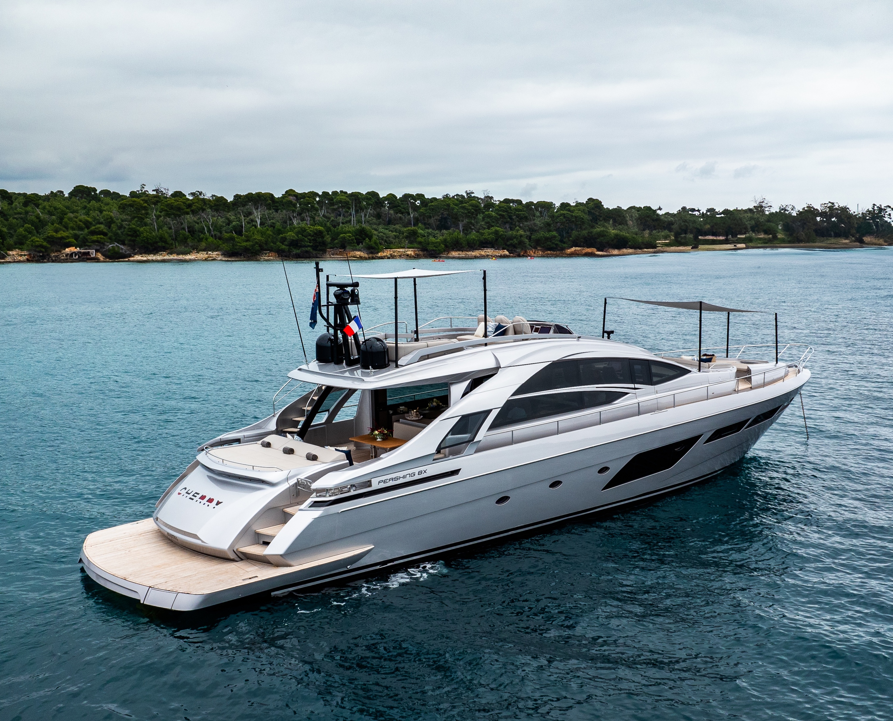 Luxury Crewed Motor Yacht CHERRY photo 4