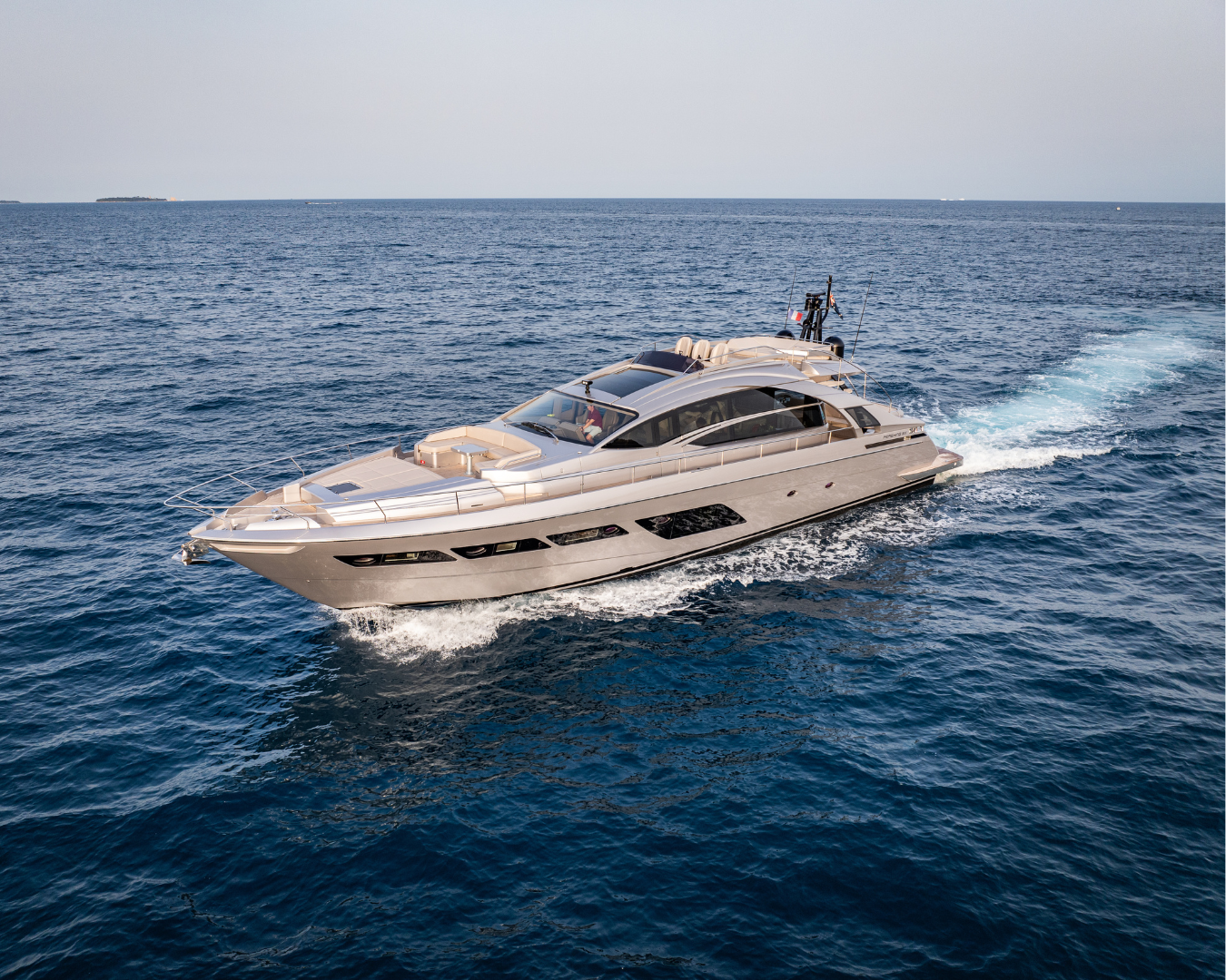 Luxury Crewed Motor Yacht CHERRY photo 6