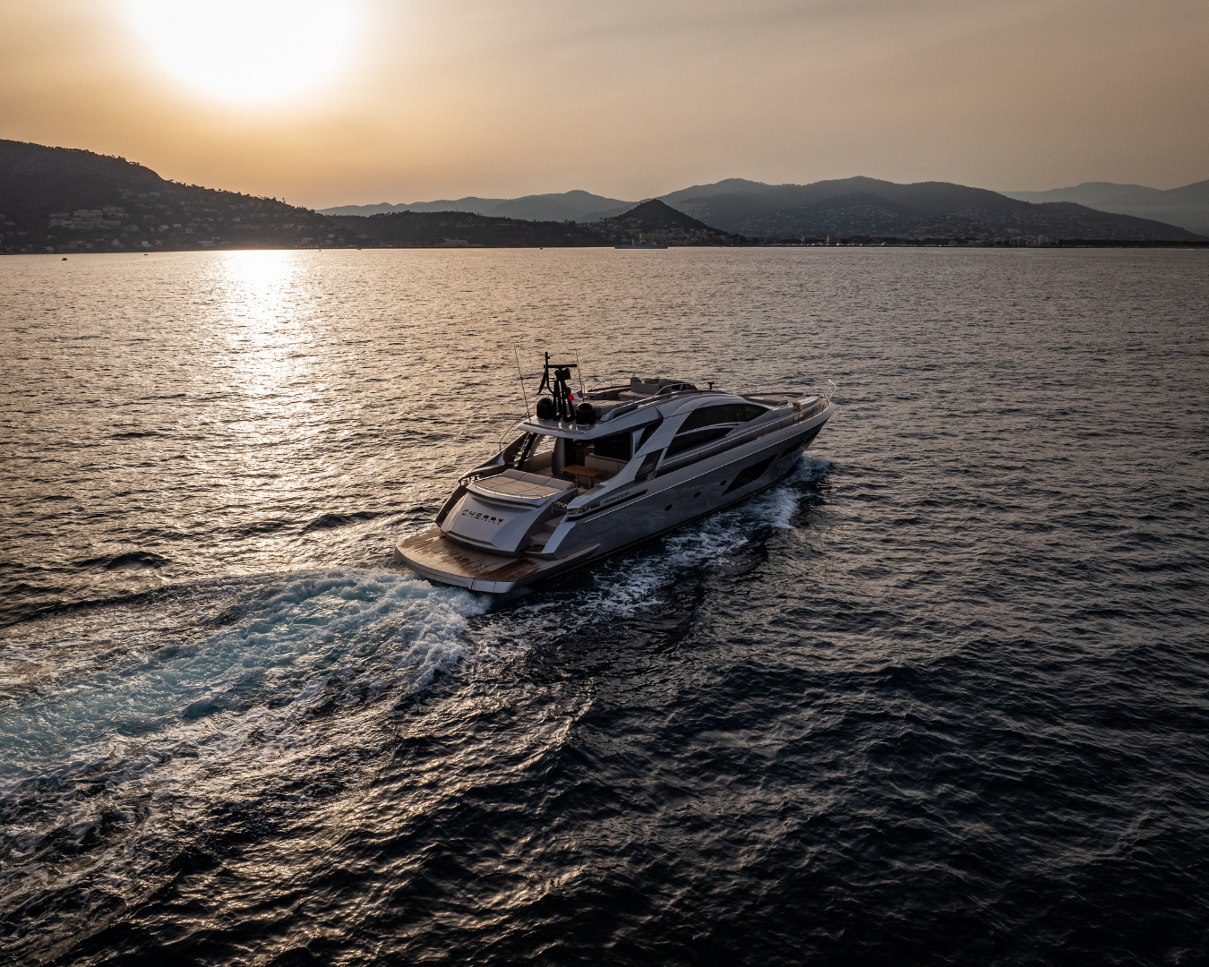 Luxury Crewed Motor Yacht CHERRY photo 7