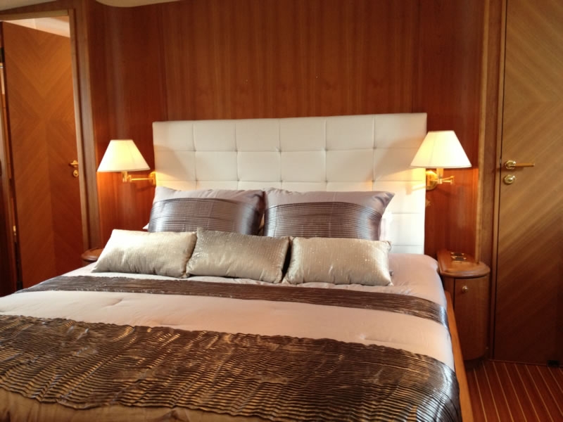 Crewed Motor Yacht CHEYENNE photo 7