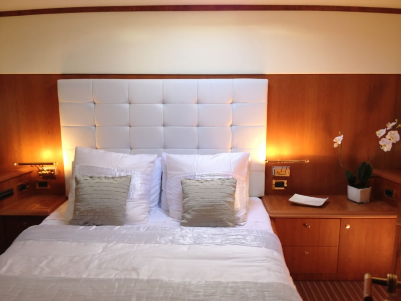 Crewed Motor Yacht CHEYENNE photo 8