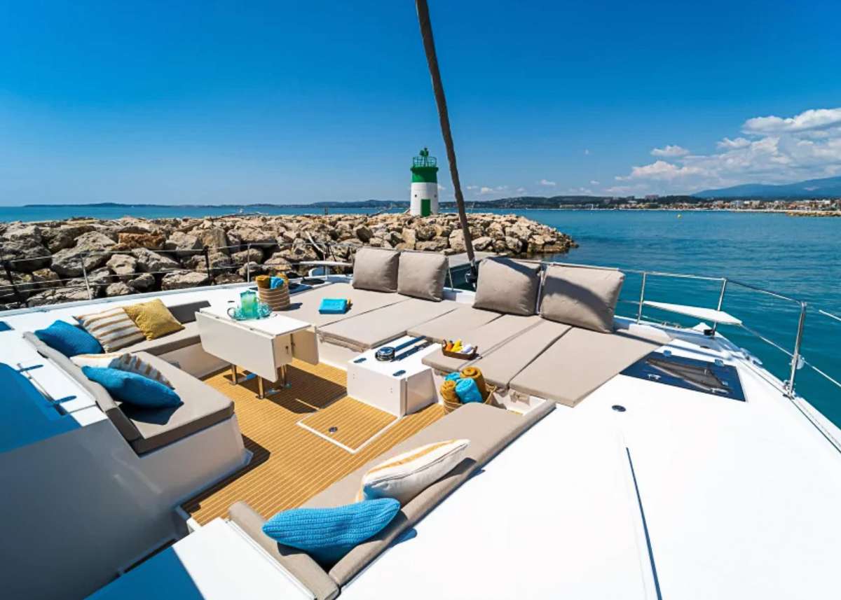 Crewed Catamaran CHILLIN` HUT photo 5