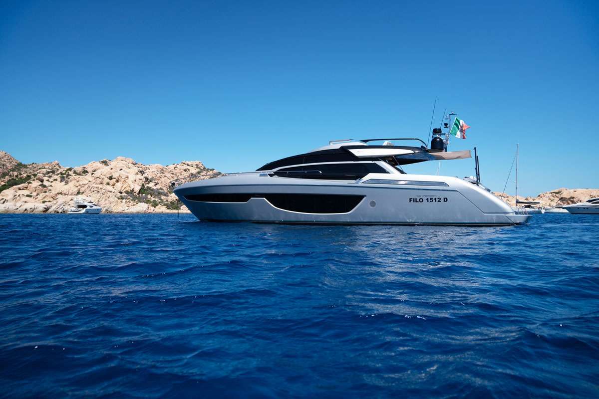 Crewed Motor Yacht CHILUCE photo 4