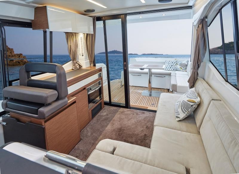 Bareboat Motor Yacht CHRISTINE photo 6