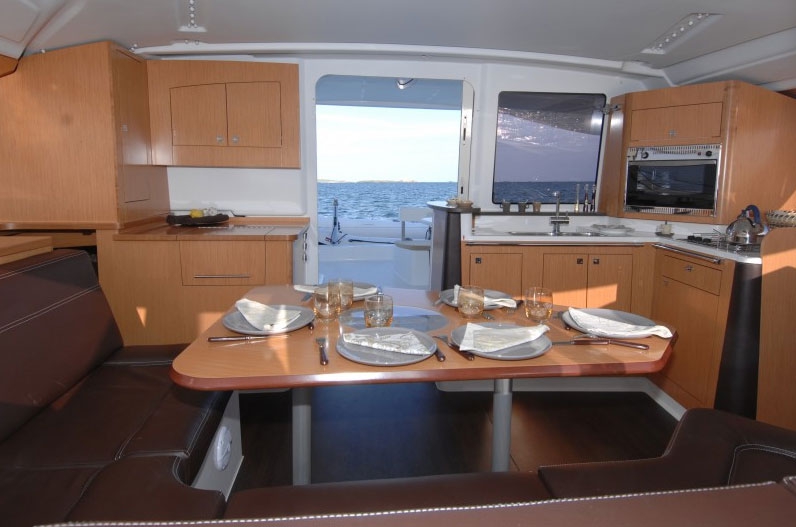 Bareboat Catamaran CHRYSOMALLOS photo 4