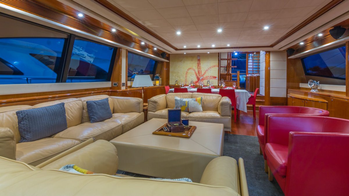 Crewed Motor Yacht CINQUE MARE photo 4