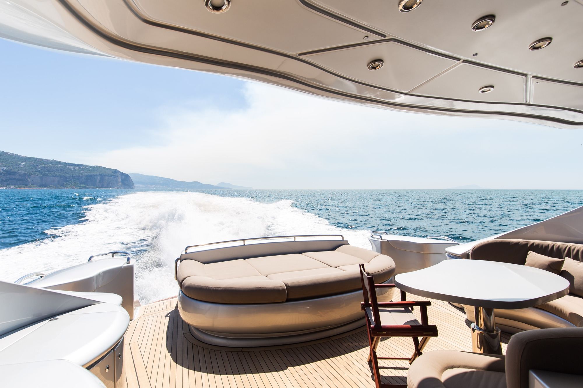 Luxury Crewed Motor Yacht CINQUE photo 4