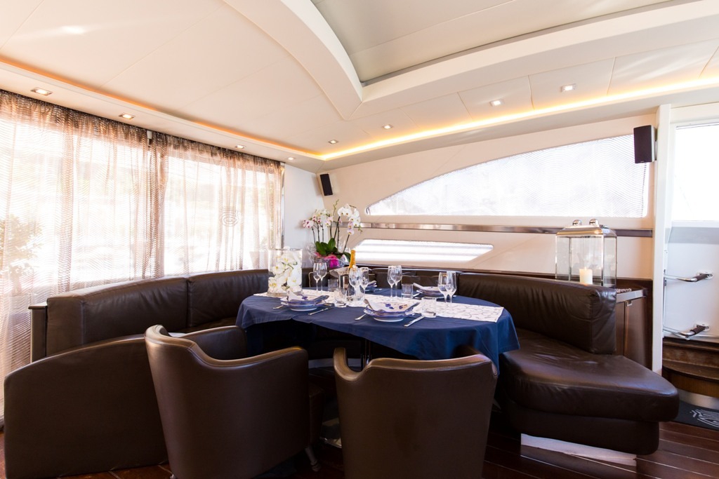 Luxury Crewed Motor Yacht CINQUE photo 7