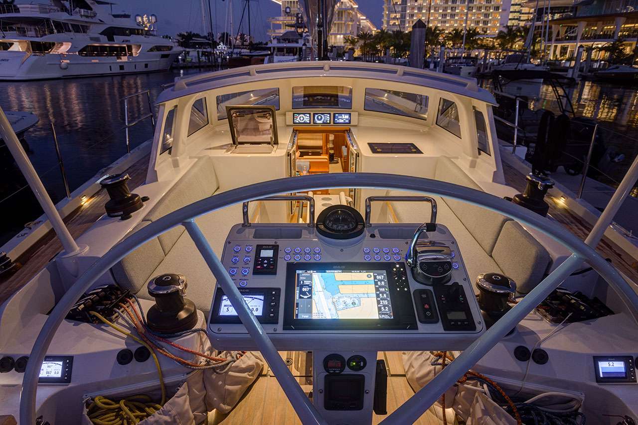 Crewed Sailing Yacht CIRRUS photo 8