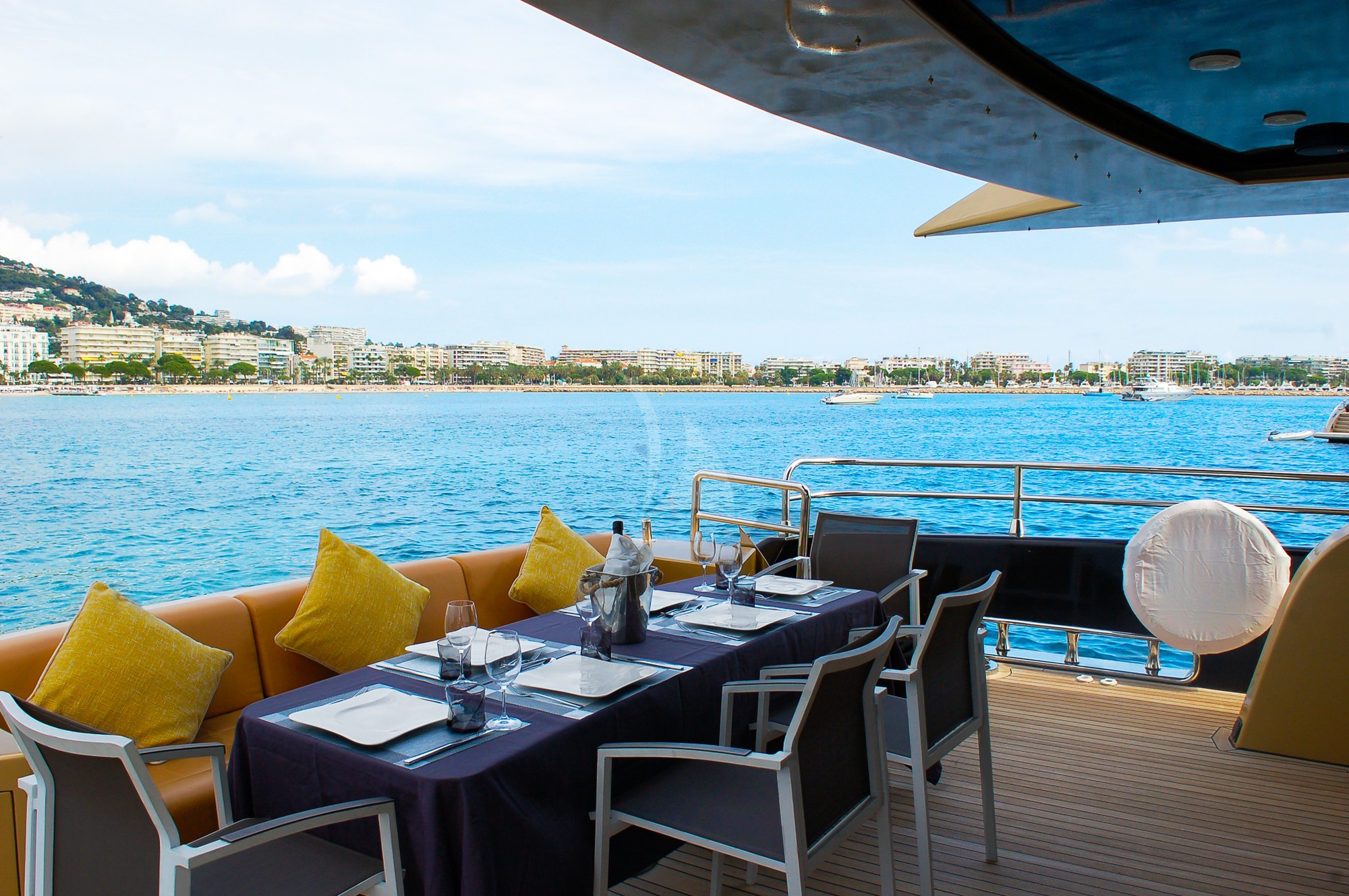 Luxury Crewed Motor Yacht CLAREMONT photo 3