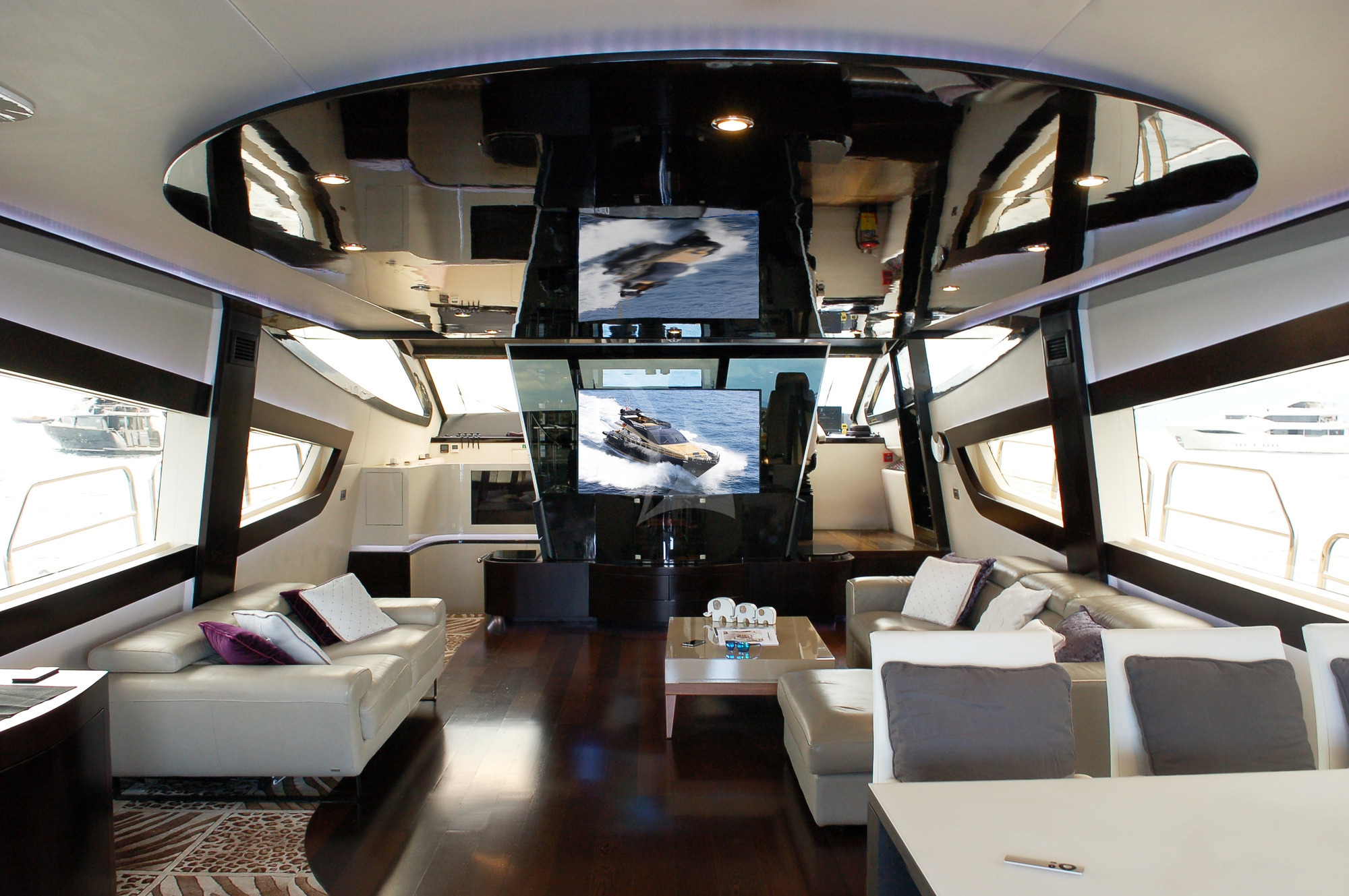 Luxury Crewed Motor Yacht CLAREMONT photo 4