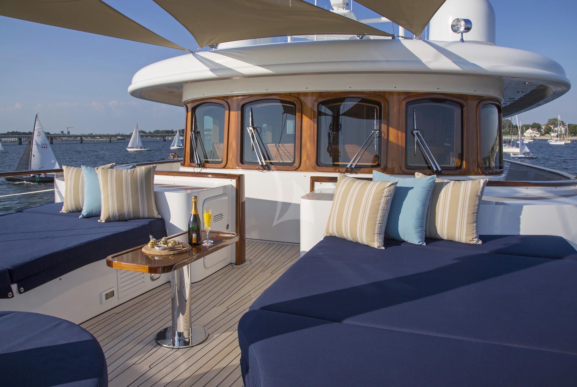 Luxury Crewed Motor Yacht CLARITY photo 4
