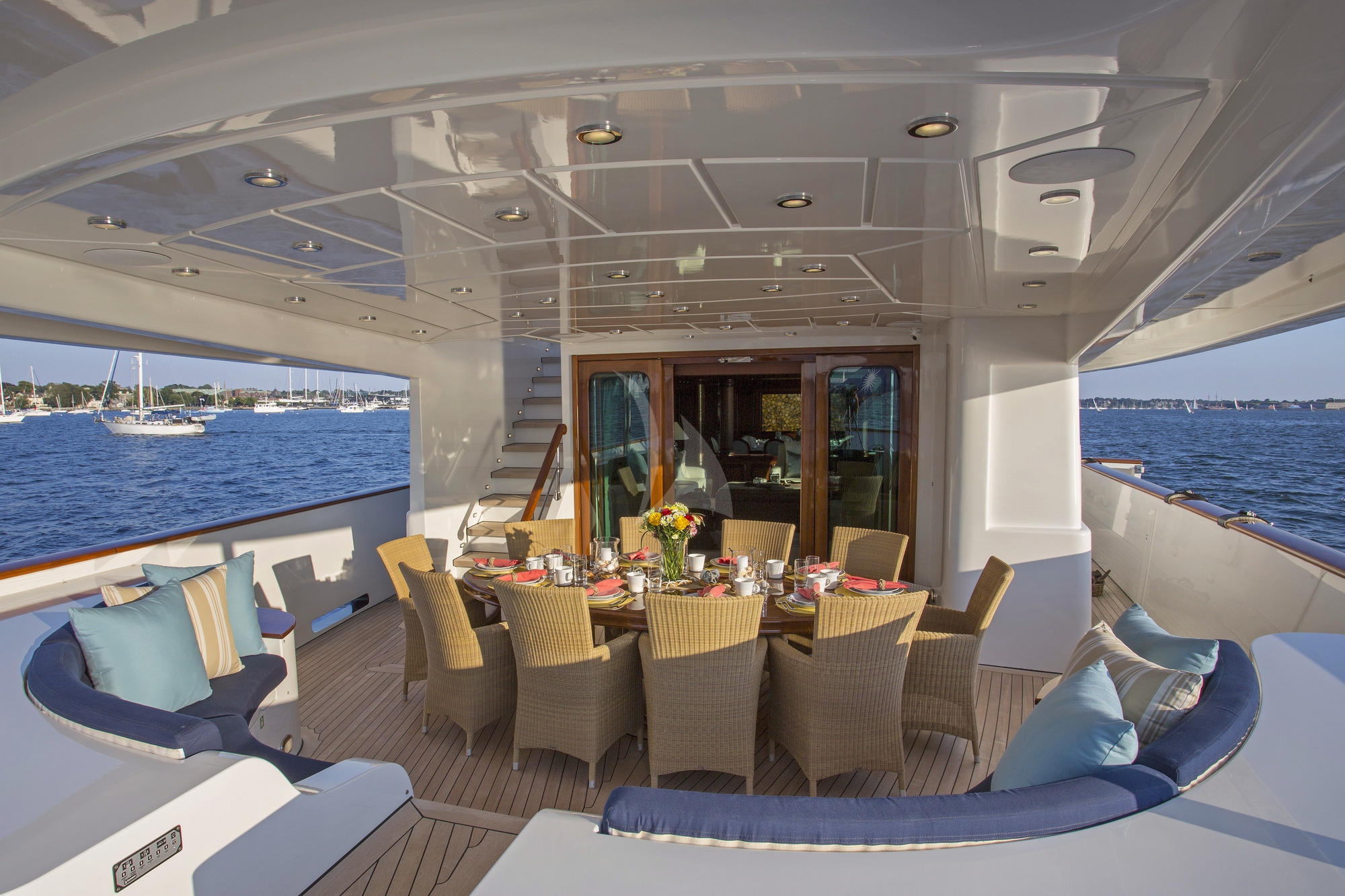 Luxury Crewed Motor Yacht CLARITY photo 5