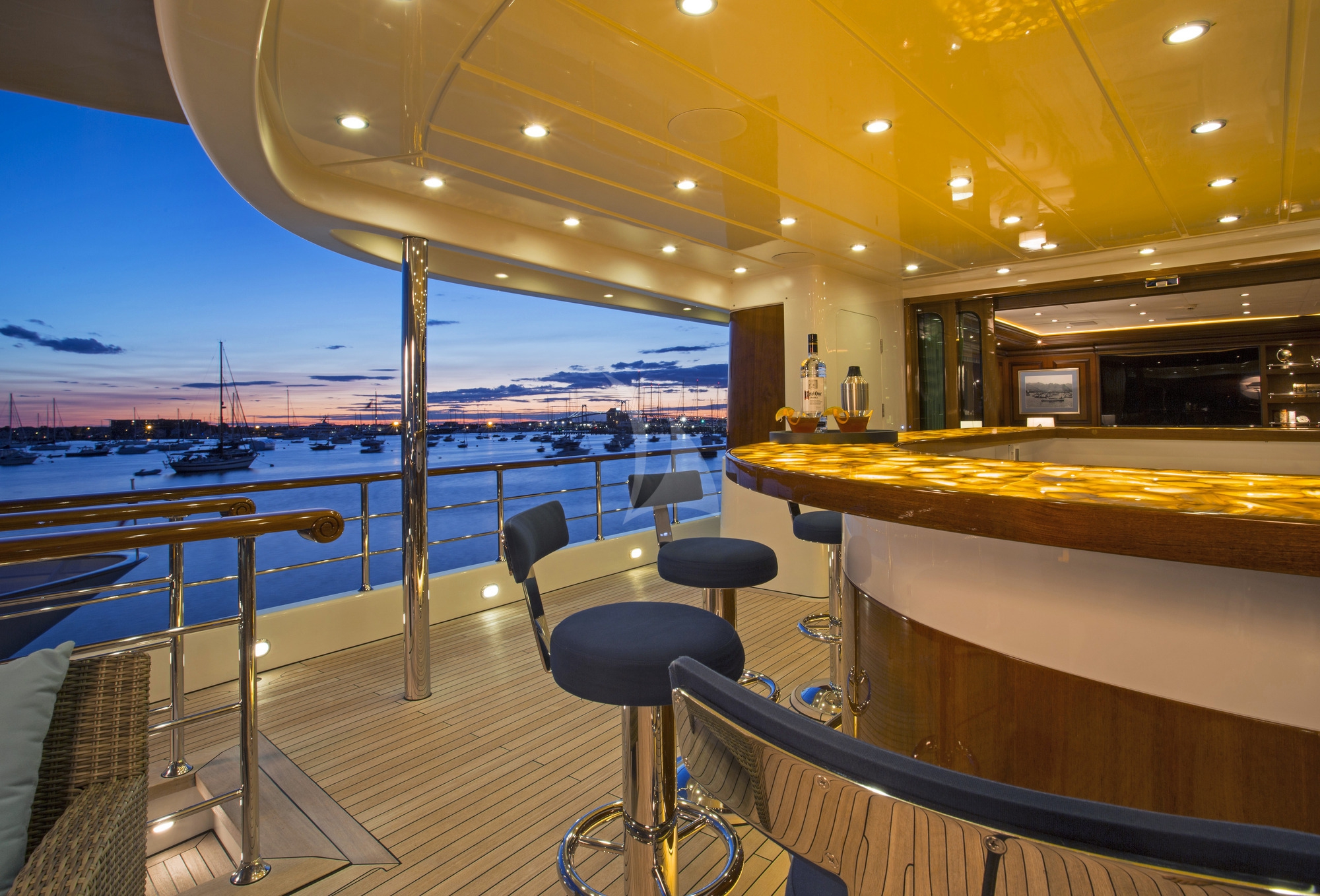 Luxury Crewed Motor Yacht CLARITY photo 6