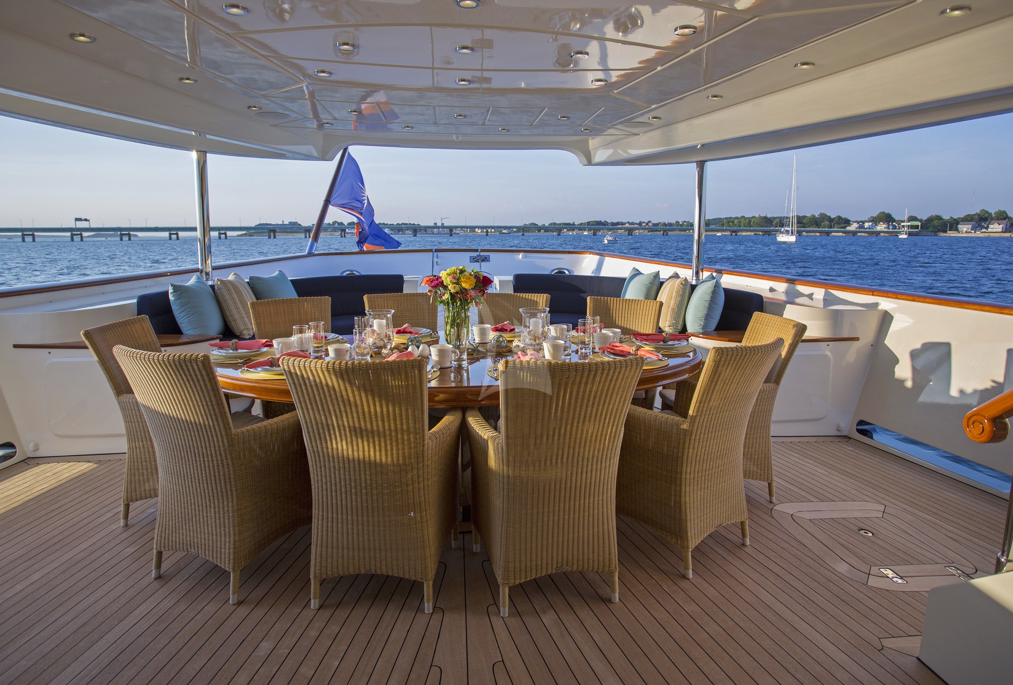 Luxury Crewed Motor Yacht CLARITY photo 8