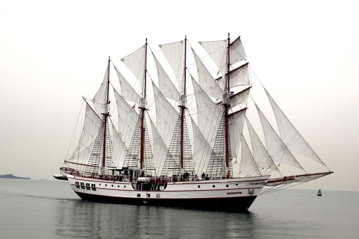 Crewed Sailing Yacht Classic Sailing Yacht photo 4