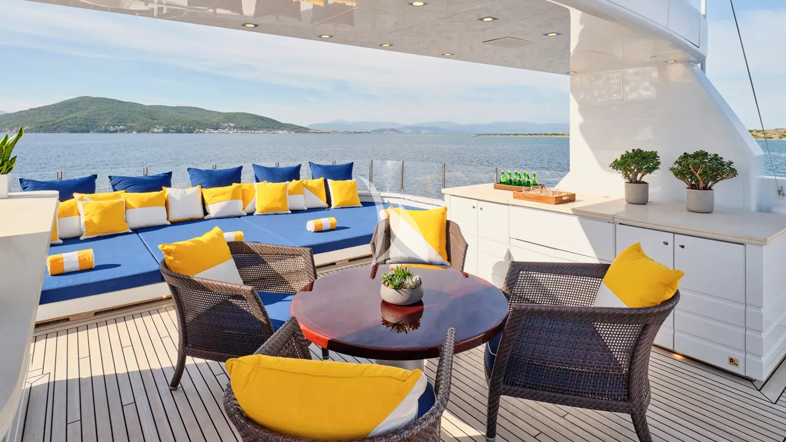 Luxury Crewed Motor Yacht TIMBUKTU photo 7