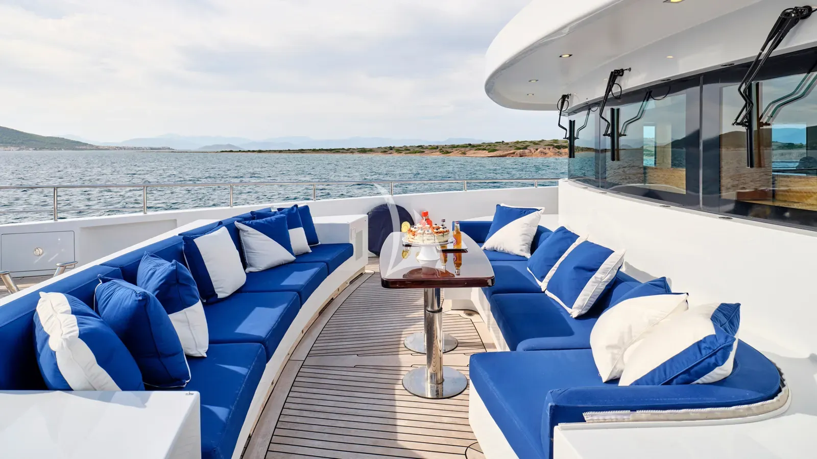 Luxury Crewed Motor Yacht TIMBUKTU photo 8