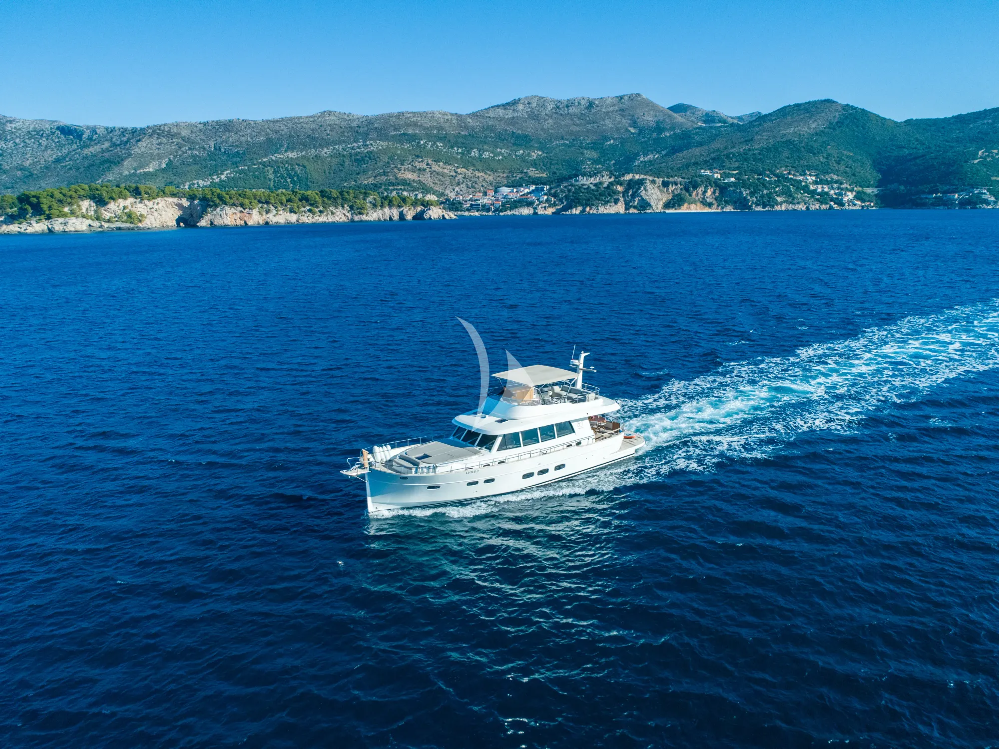 Crewed Motor Yacht CLOUD 9 photo 4