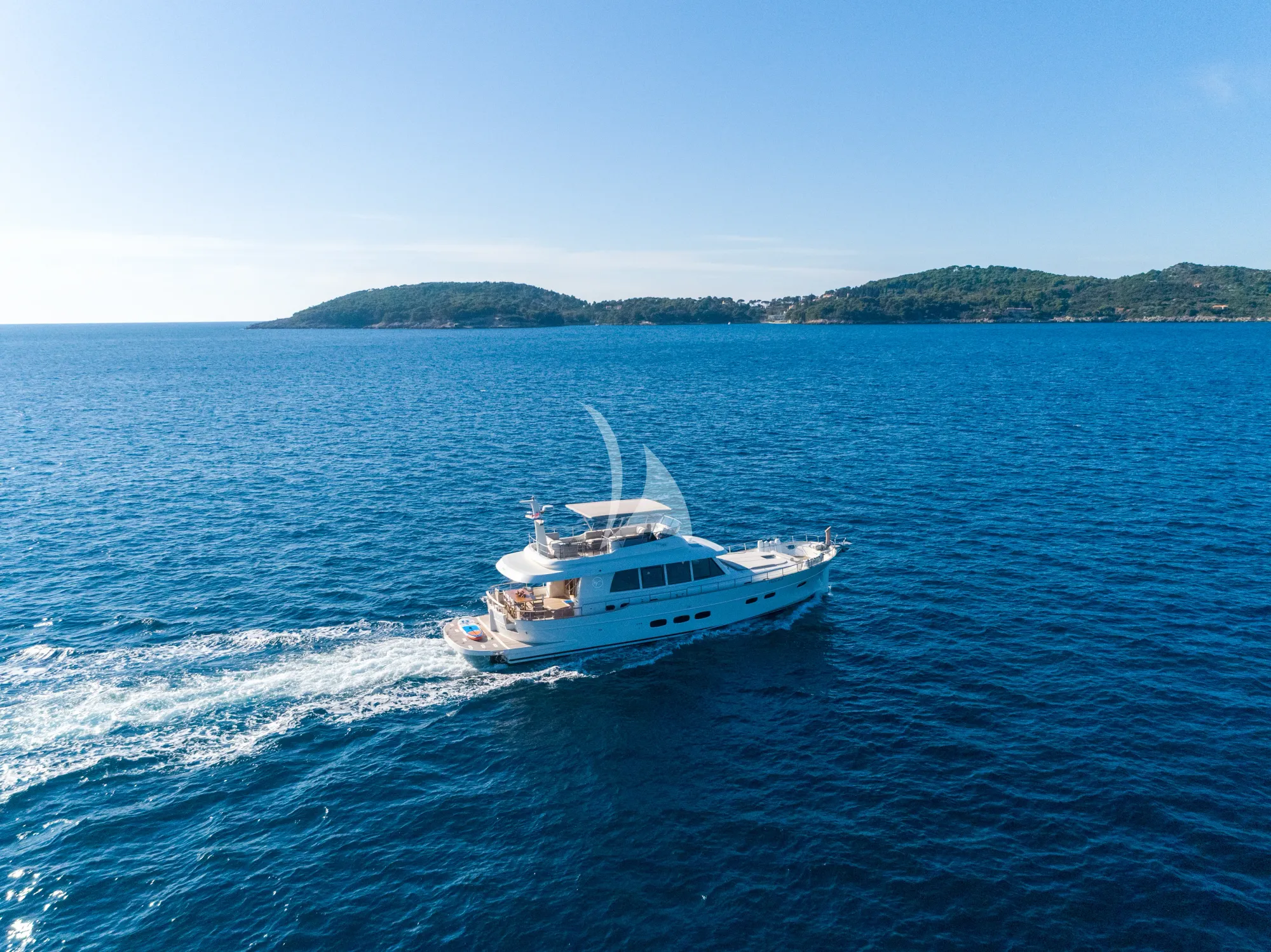 Crewed Motor Yacht CLOUD 9 photo 5