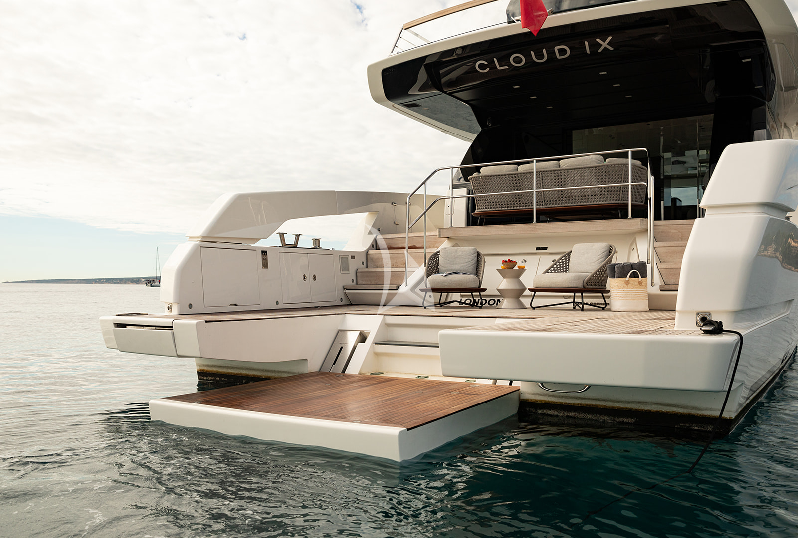Crewed Motor Yacht CLOUD IX photo 4
