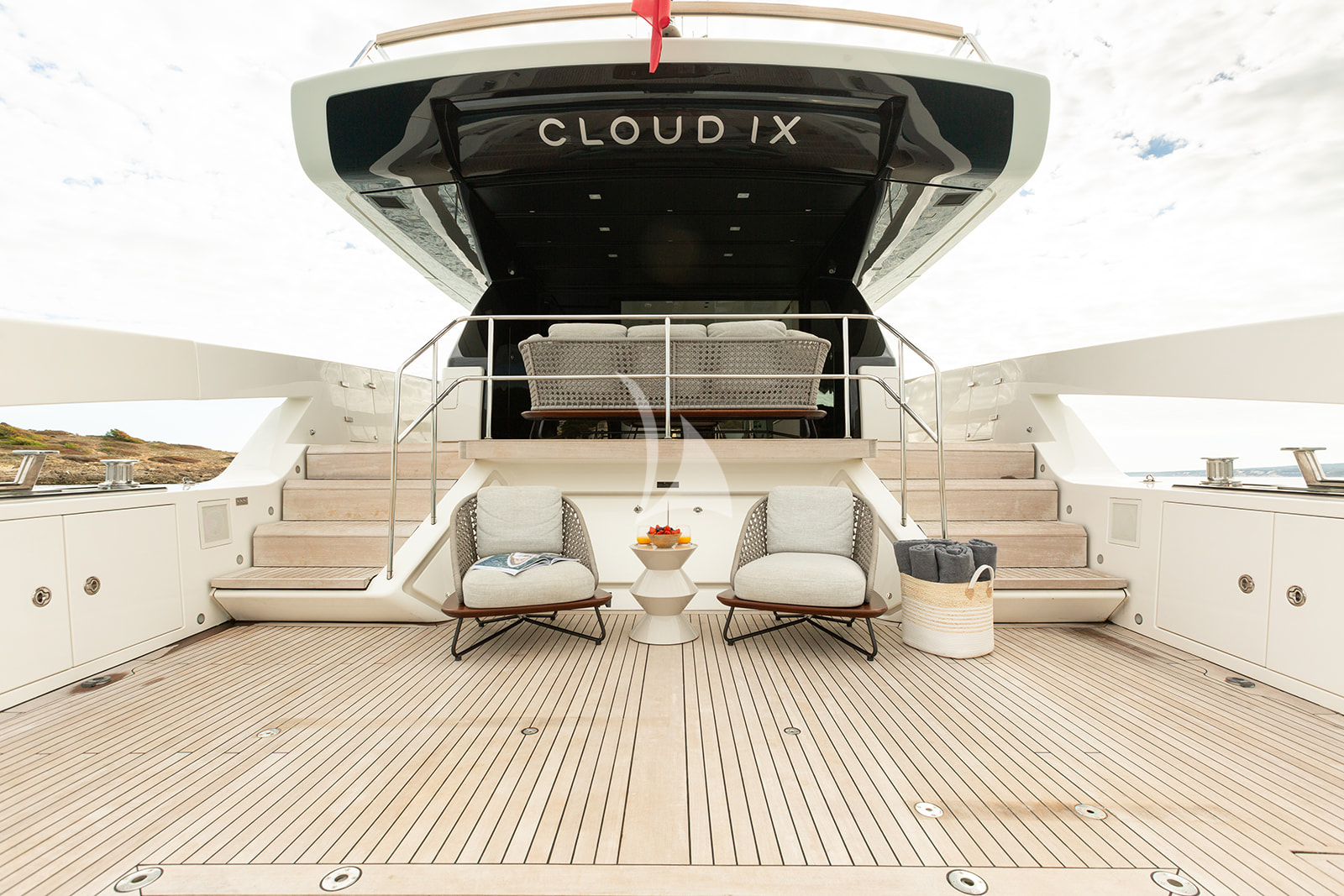 Crewed Motor Yacht CLOUD IX photo 5