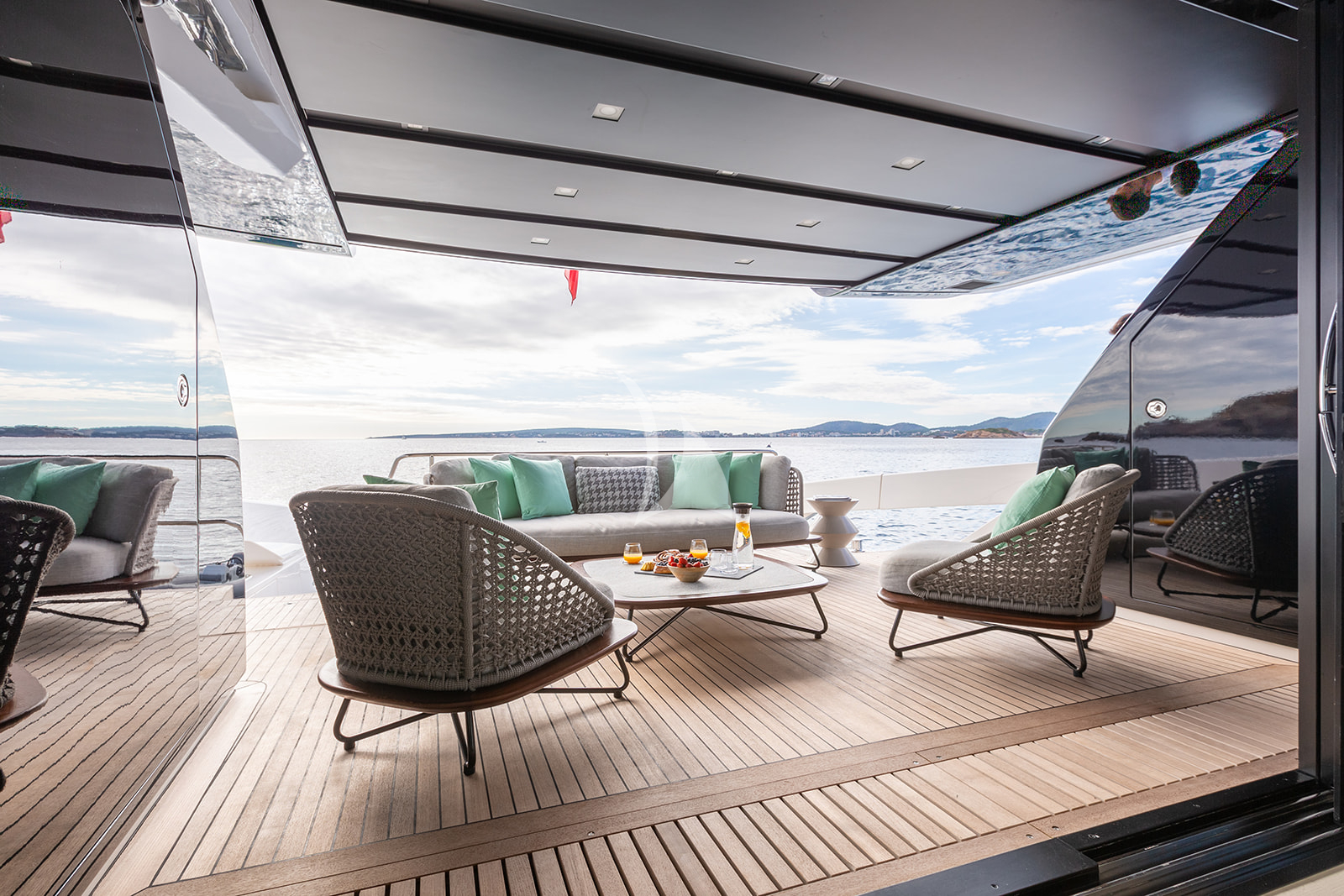 Crewed Motor Yacht CLOUD IX photo 6