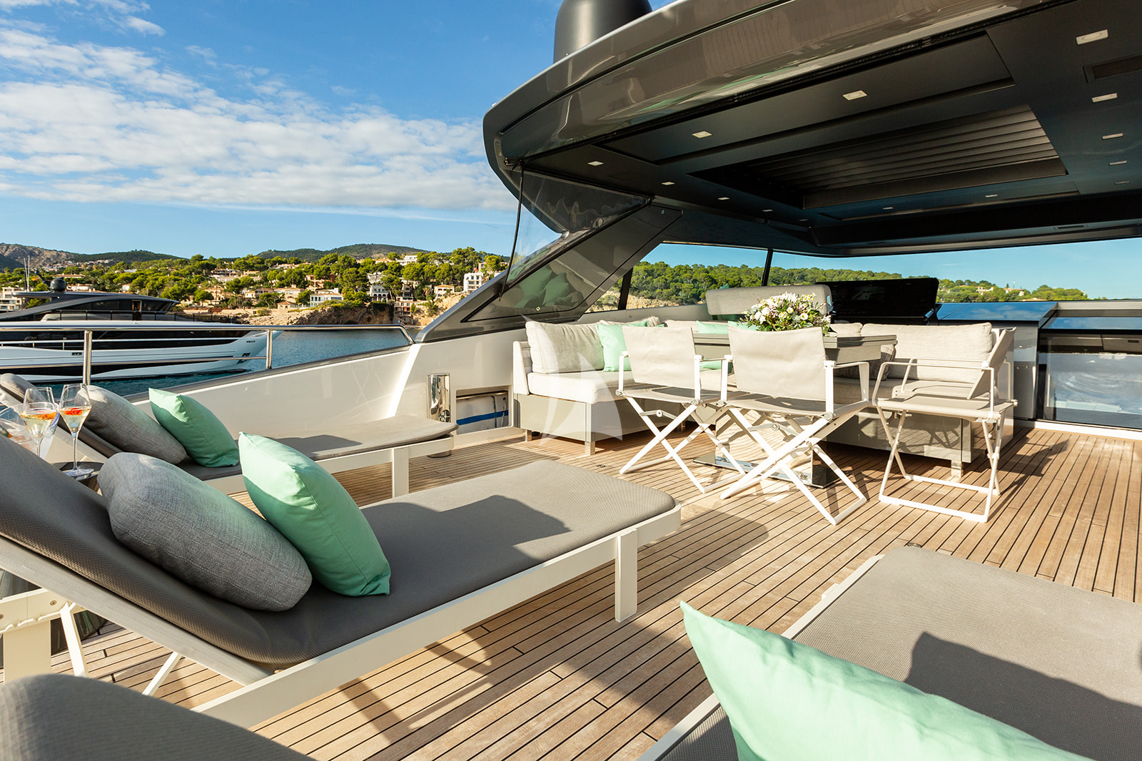 Crewed Motor Yacht CLOUD IX photo 8