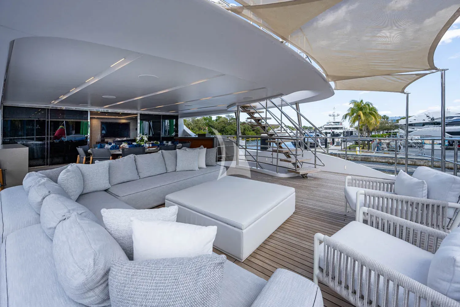 Luxury Crewed Motor Yacht COFINA photo 8