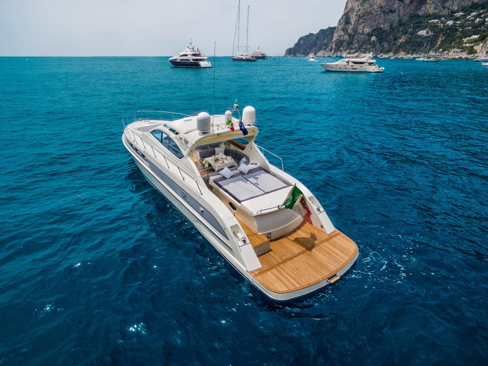 Crewed Motor Yacht Conam 58 photo 3