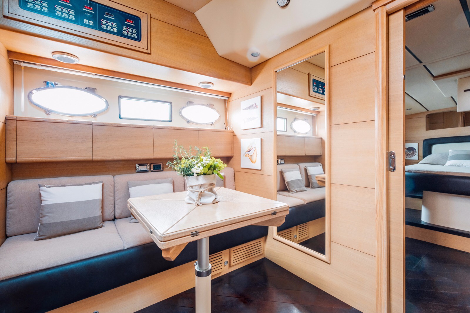 Crewed Motor Yacht Conam 58 photo 6