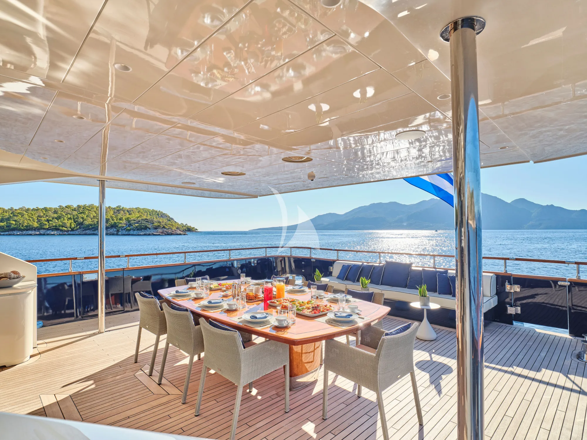 Luxury Crewed Motor Yacht CONDOR A photo 4