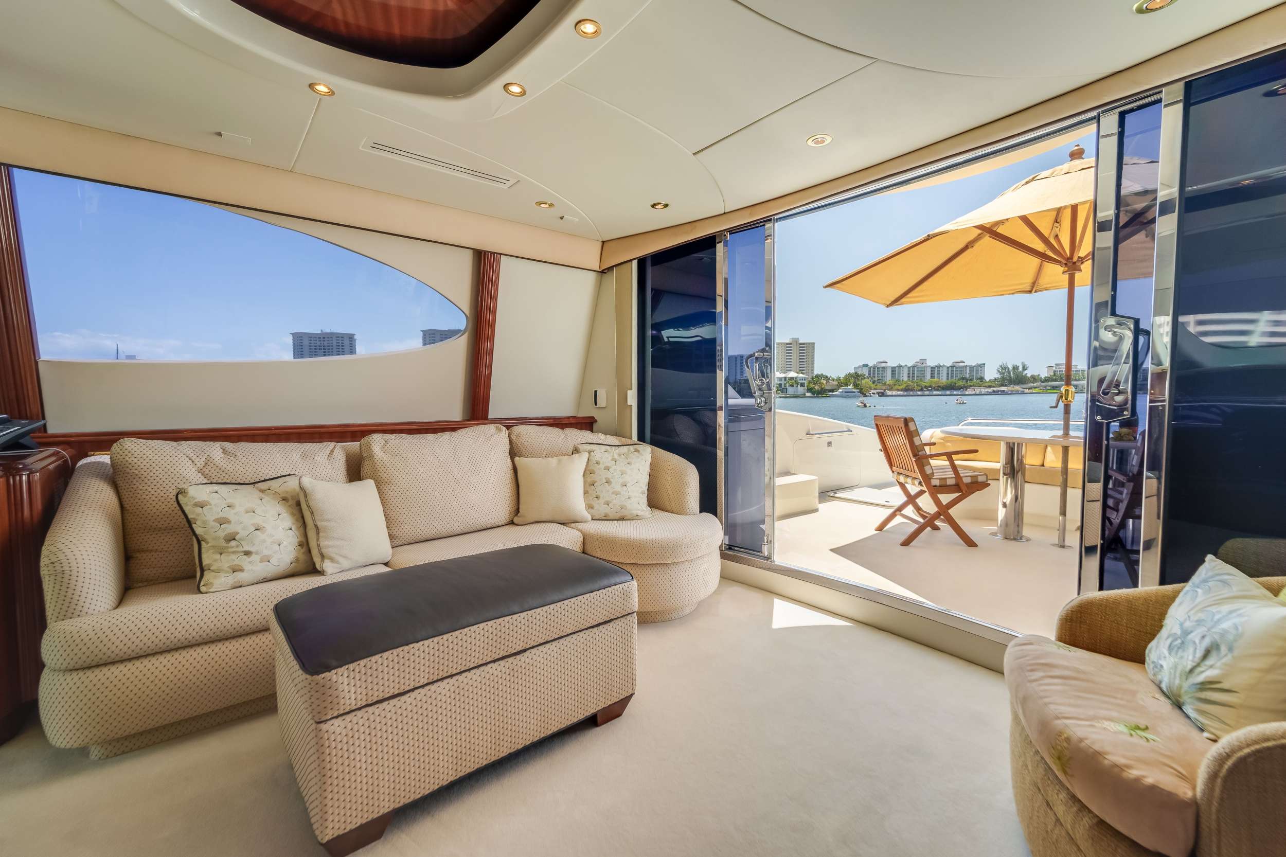 Luxury Crewed Motor Yacht COPAY photo 5