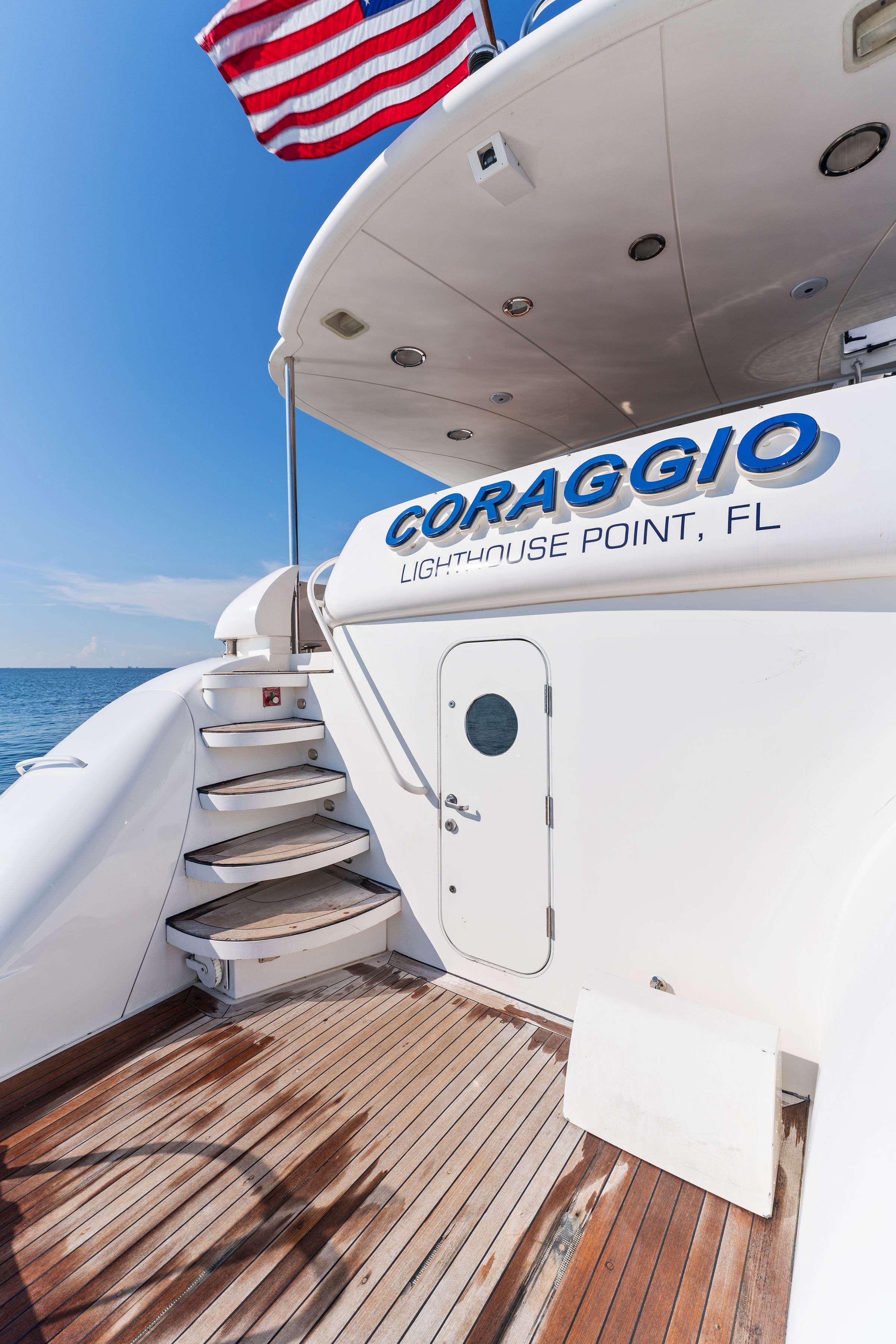 Crewed Motor Yacht CORAGGIO photo 4