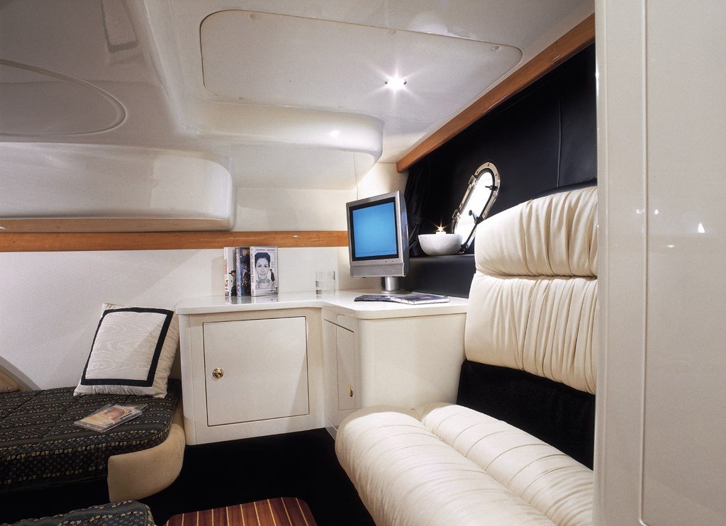 Crewed Motor Yacht Cranchi 41 Endurance photo 4