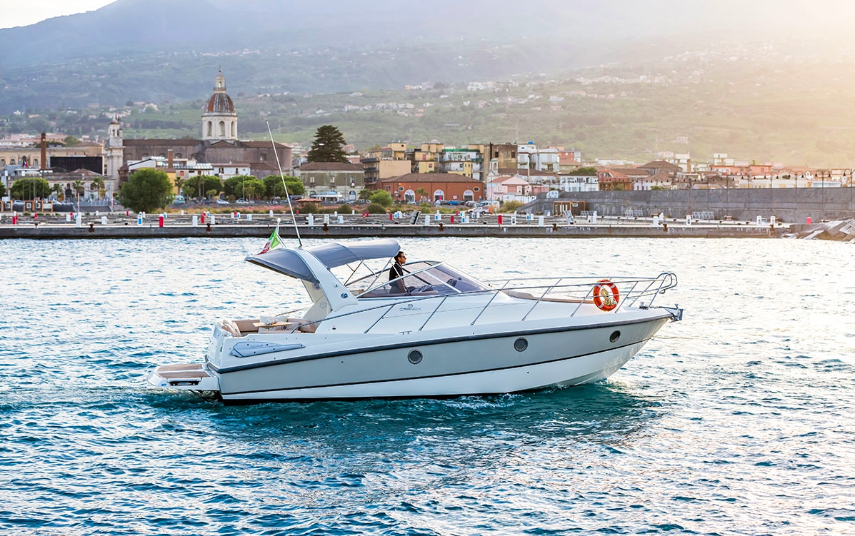 Crewed Motor Yacht Cranchi Zaffiro 32