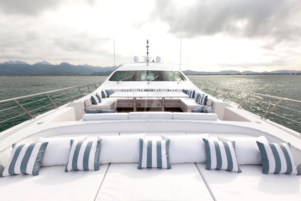 Luxury Crewed Motor Yacht CRAZY photo 3