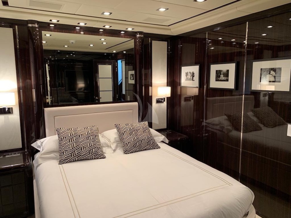 Luxury Crewed Motor Yacht CRAZY photo 7