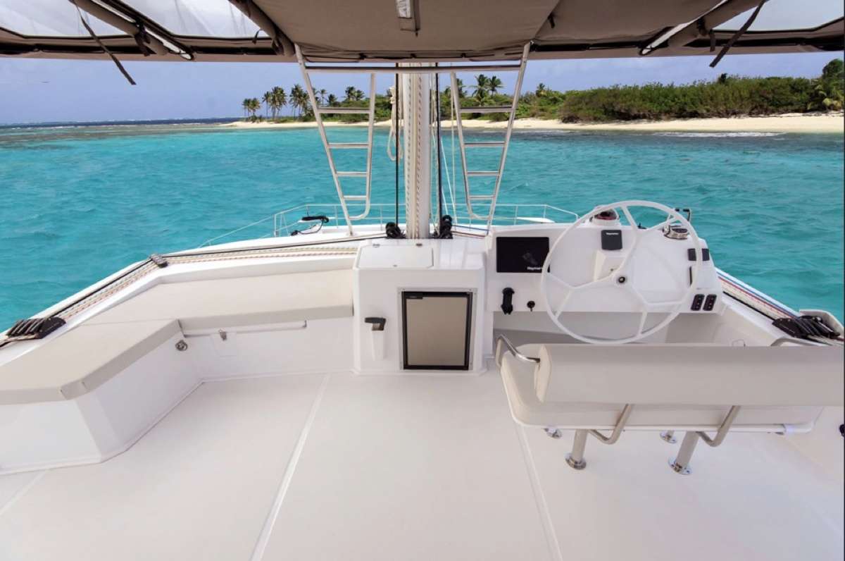 Luxury Crewed Catamaran CRYSTAL DREAMS photo 6