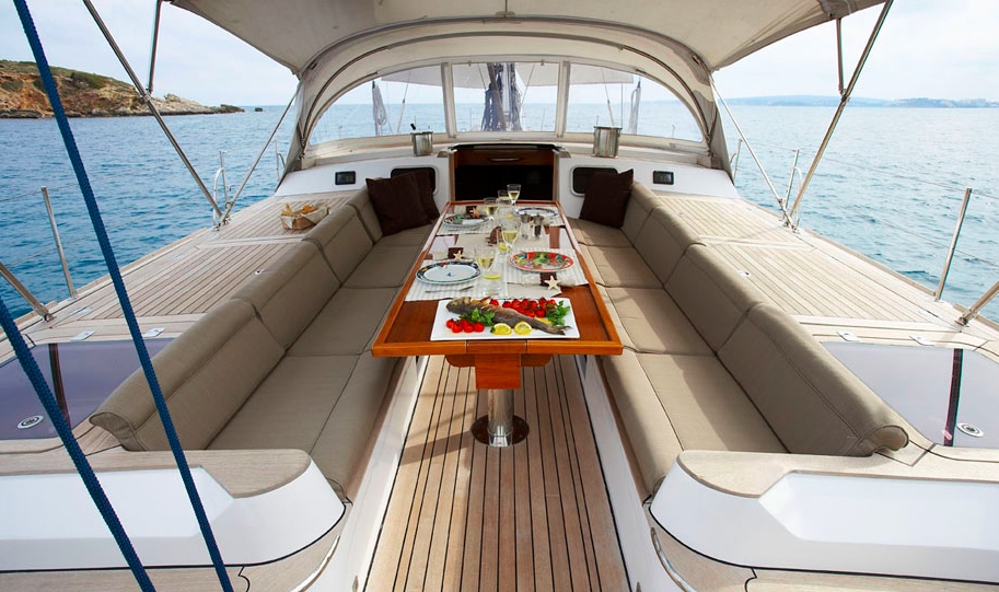 Luxury Crewed Sailing Yacht NOHeea photo 3